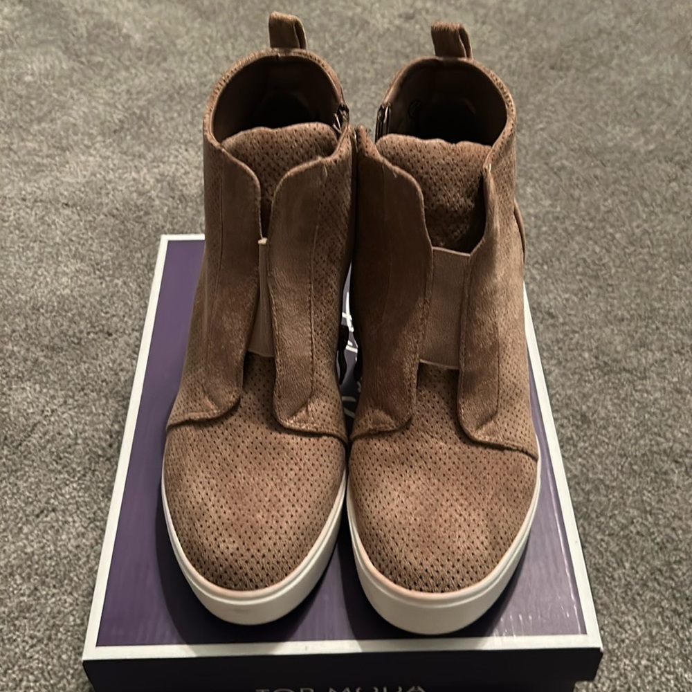 Top Moda Comfort ankle booties Taupe color size 6 1/2